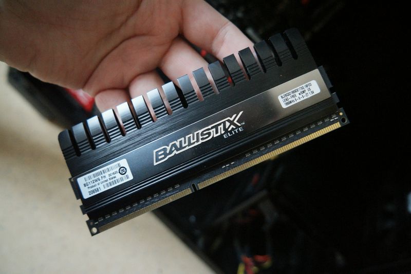 Installer une barrette mémoire (RAM) sur un PC ⋆ Tutoriels ⋆ TECHblog