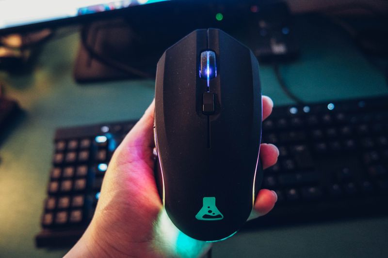 The G-LAB Kult Helium : Avis & test de la souris gaming