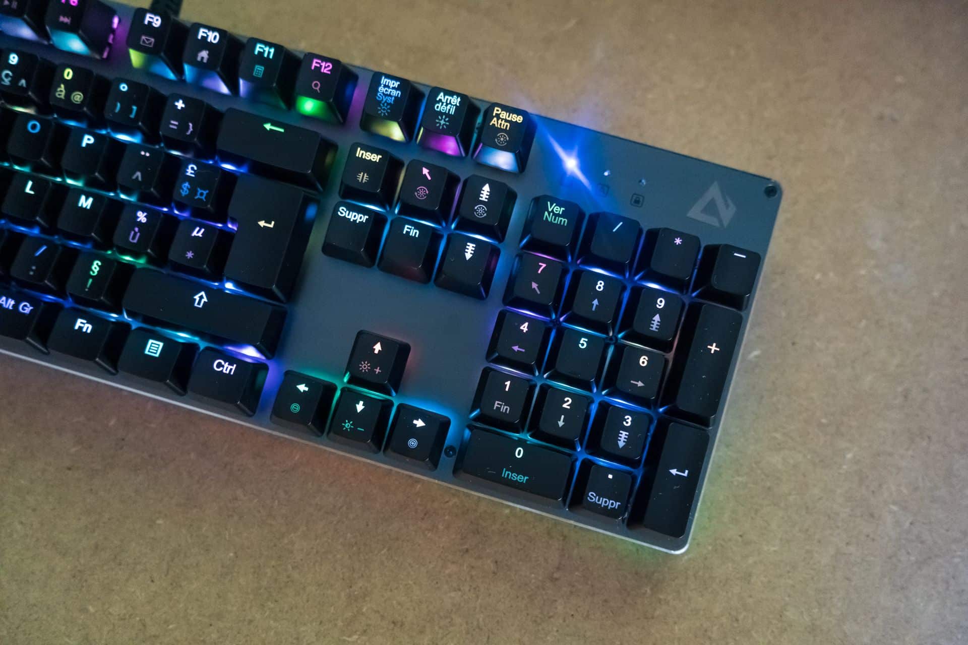 Aukey KM-G12 - Ce clavier gamer pas cher mécanique rgb à 55€ fait beaucoup  de bruit (satisfaisant) ! 